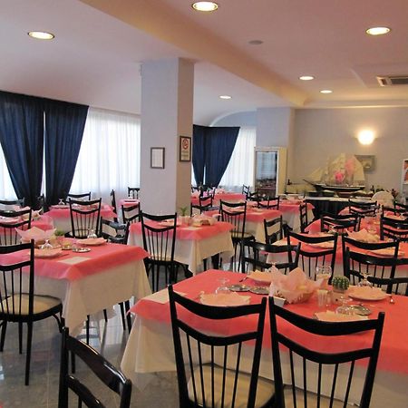 Hotel Monti Rimini Bagian luar foto