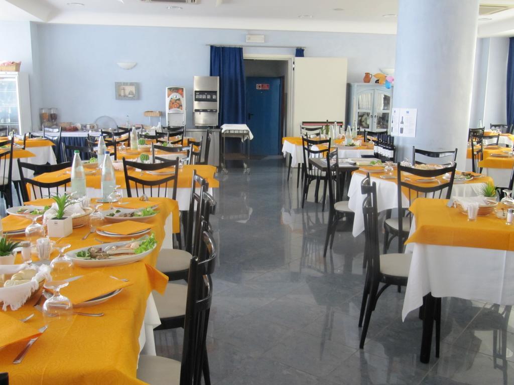 Hotel Monti Rimini Bagian luar foto