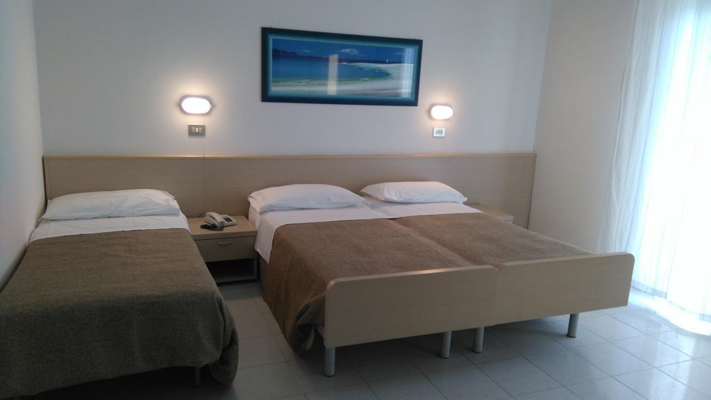 Hotel Monti Rimini Bagian luar foto