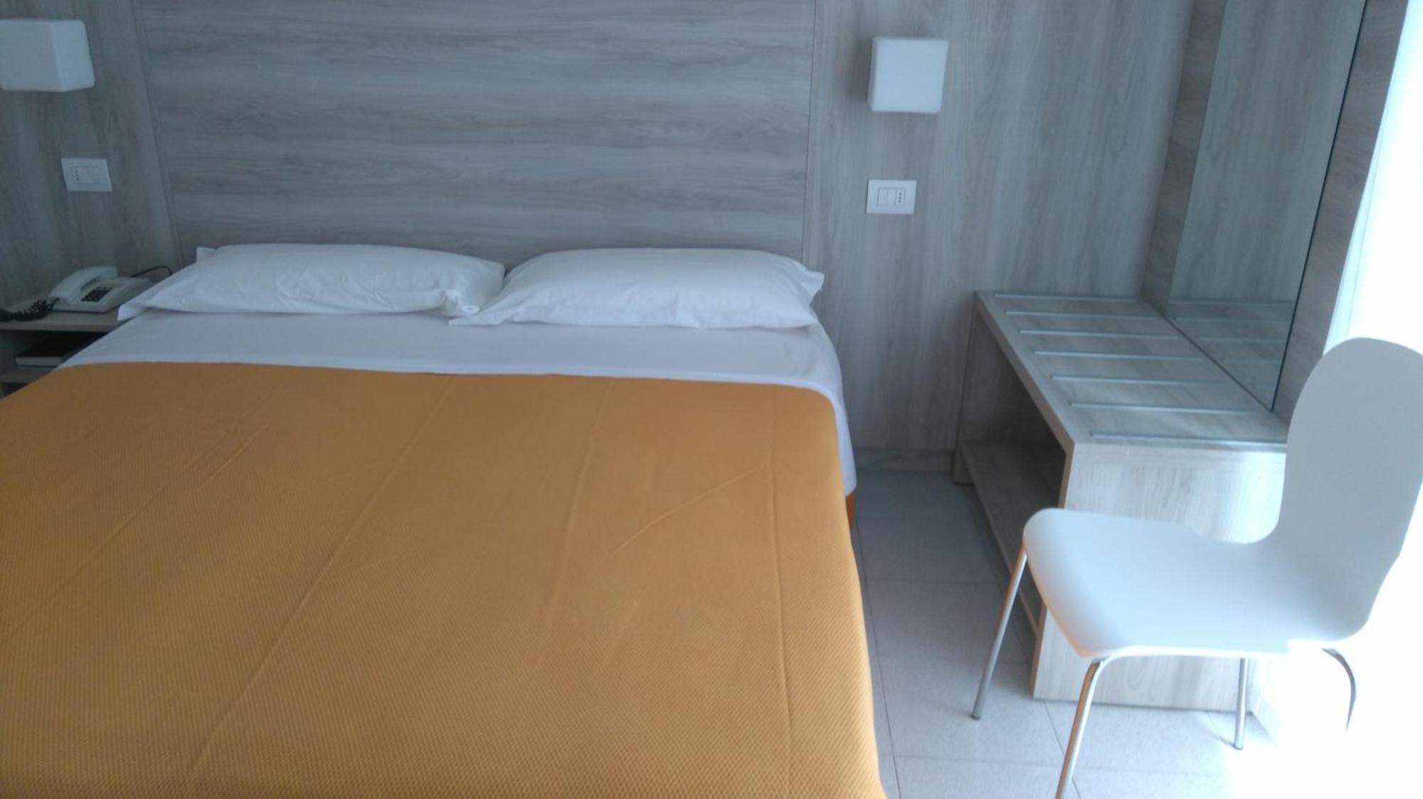 Hotel Monti Rimini Bagian luar foto