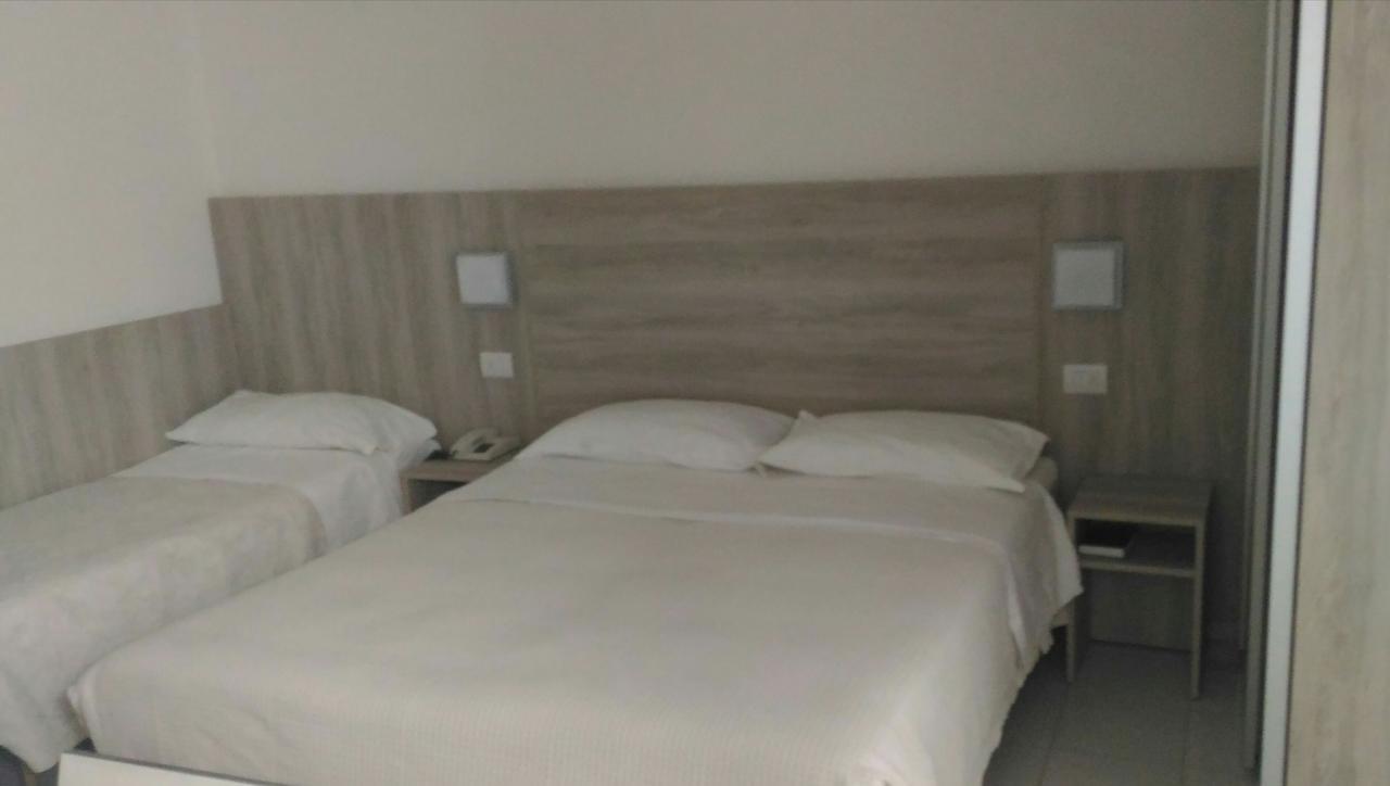 Hotel Monti Rimini Bagian luar foto